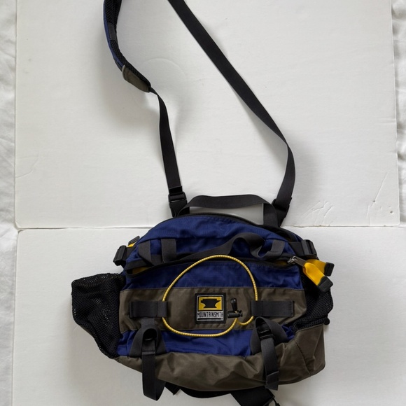 Moutainsmith “Tour” Lumbar Pack - Picture 2 of 4